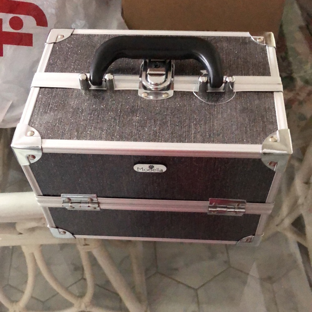 NEW - Modella Makeup case - Picture 2 of 3